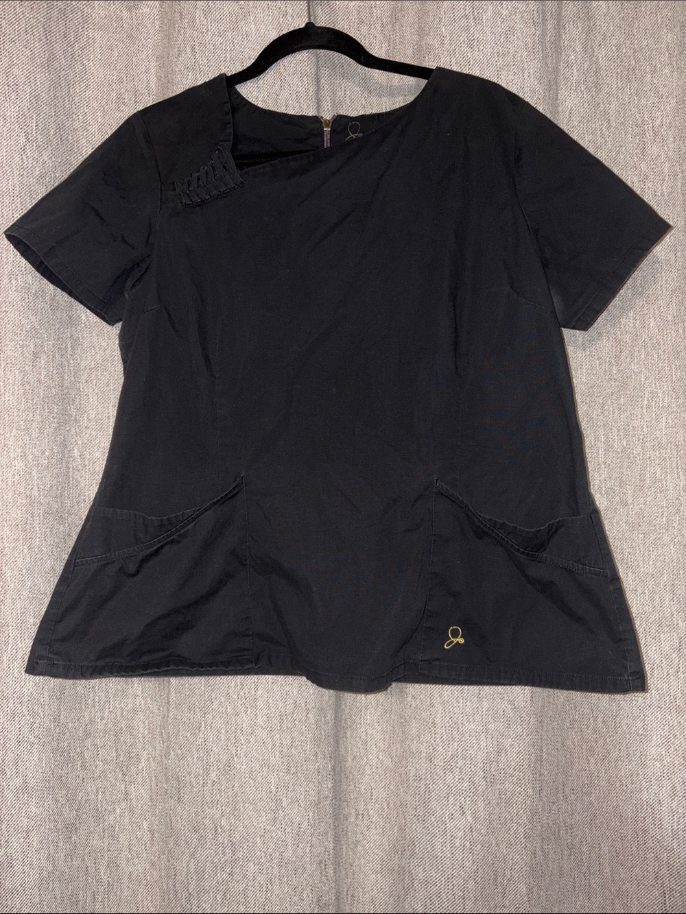 Jaanuu Black Short-Sleeve asymmetrical scrub Top with Front Pockets style J96014